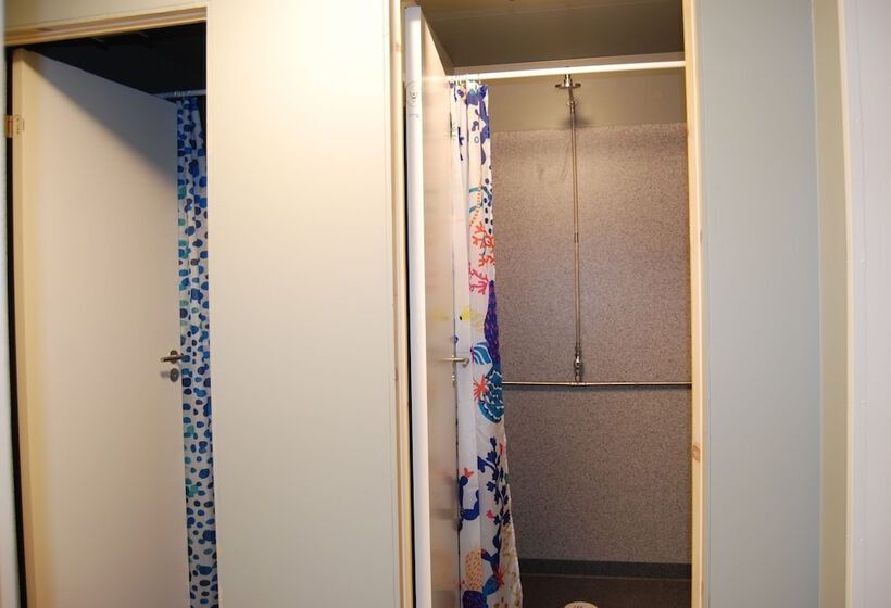 اتاق استاندارد با سرویس بهداشتی مشترک, Tehusið Hostel