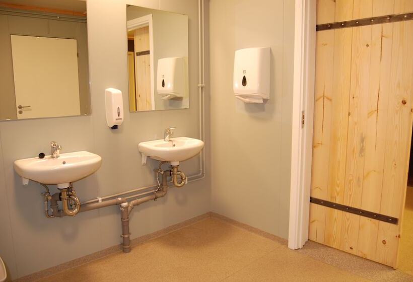 Economy Quadruple Room, Tehusið Hostel