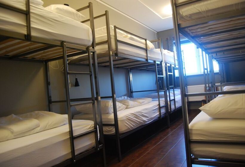 Economy Quadruple Room, Tehusið Hostel