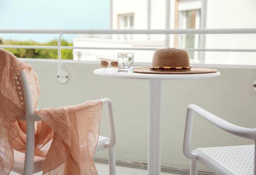 Трехместный Номер Стандарт с Балконом, Toscana Charme Resort