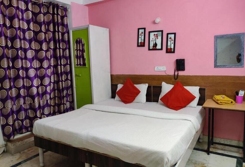 اتاق لوکس با بالکن, Anand Villa One