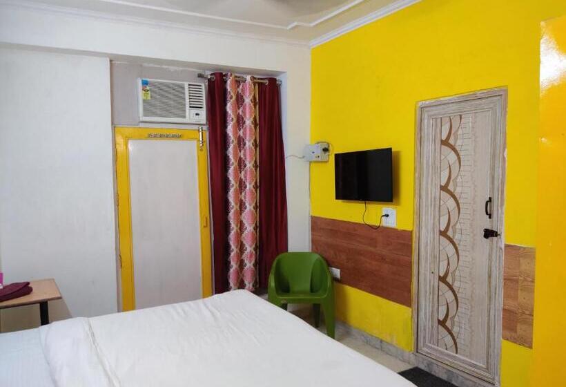 اتاق لوکس با بالکن, Anand Villa One