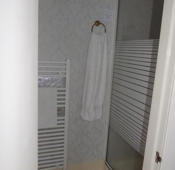 Quarto Triplo Estandar, Dunallan Guest House