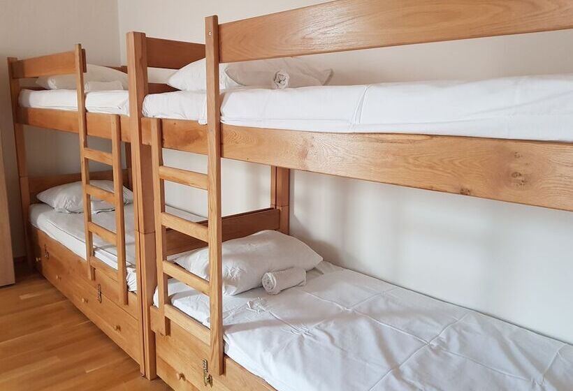 اتاق استاندارد چهارنفره با سرویس بهداشتی مشترک, Hostel Timun   Adults Only