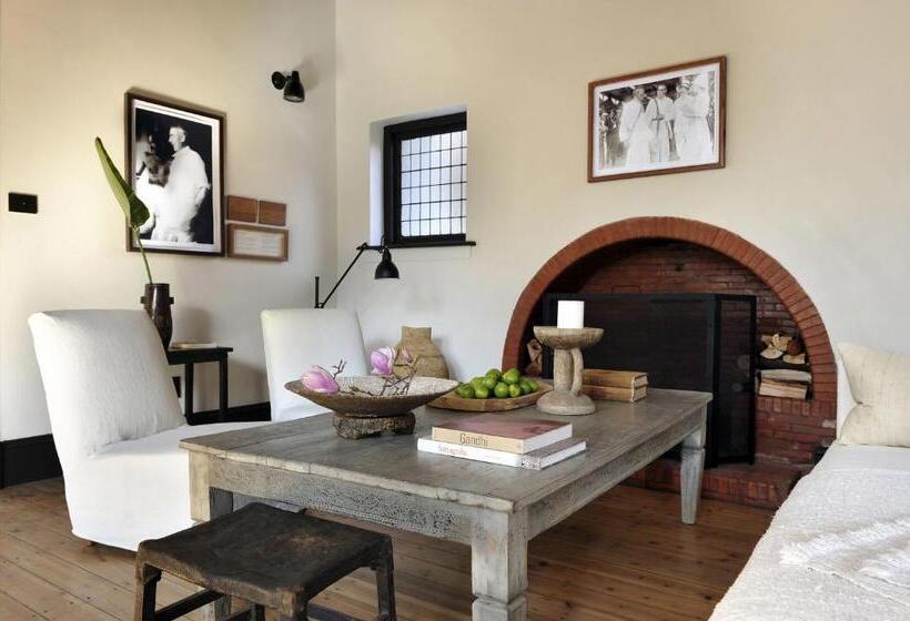 Номер Стандарт, Satyagraha House