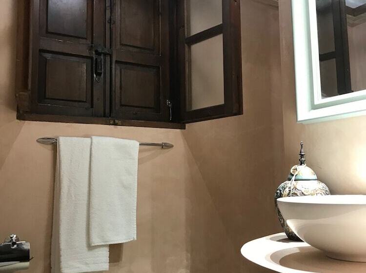 Номер Стандарт, Saint Artemios Boutique