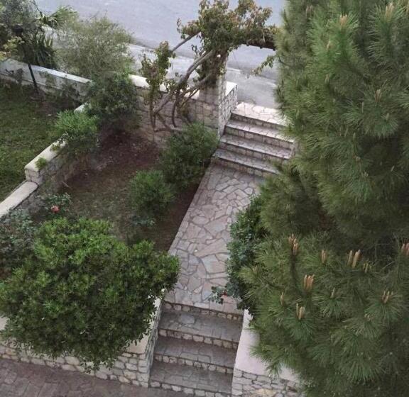 اتاق استاندارد, Voula Studios