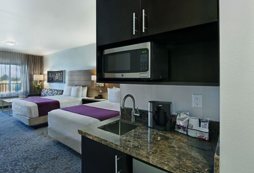 스위트, Oxford Suites Sonoma Rohnert Park