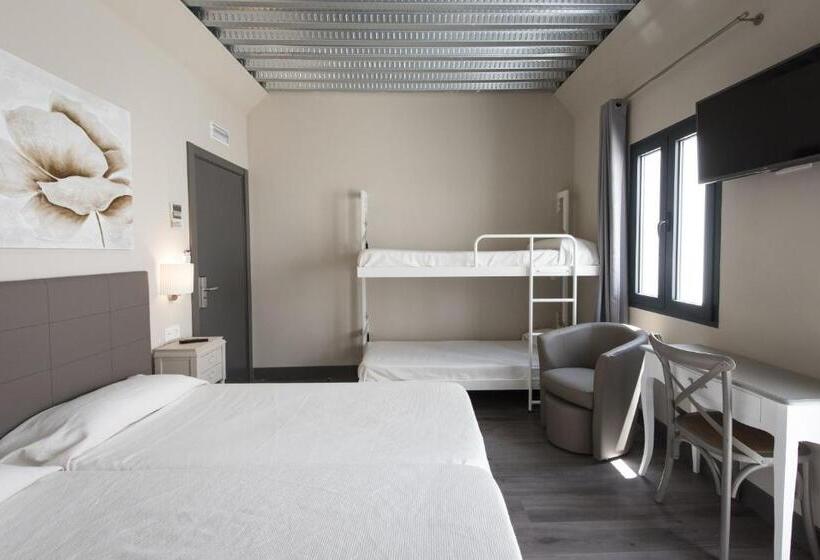 Четырехместный Номер Стандарт, Hostal Emeritae