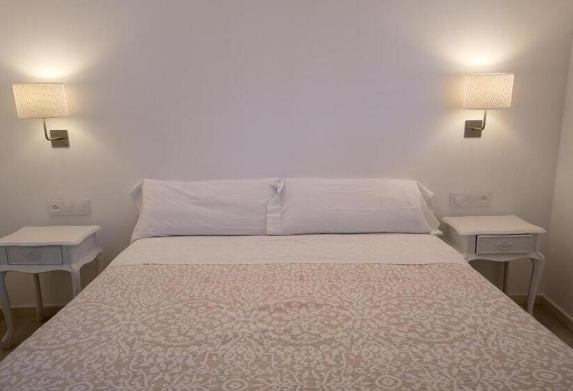 Perhehuone, Hostal Marina Cadaques