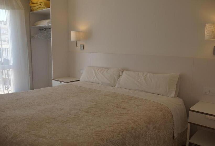 Standard-huone Sivuttainen Merinäkymä, Hostal Marina Cadaques