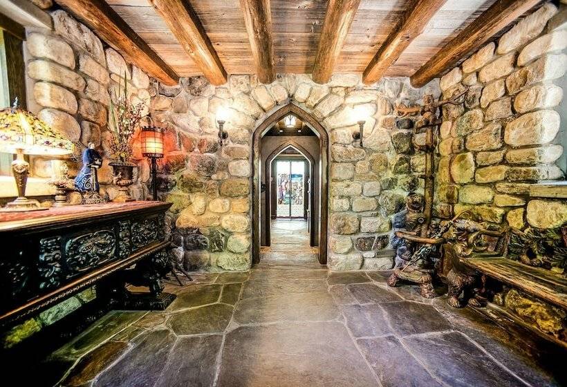 Дом 3 Спальни, Highlands Castle Overlooking Lake George.. Plus 2 Other Castles!