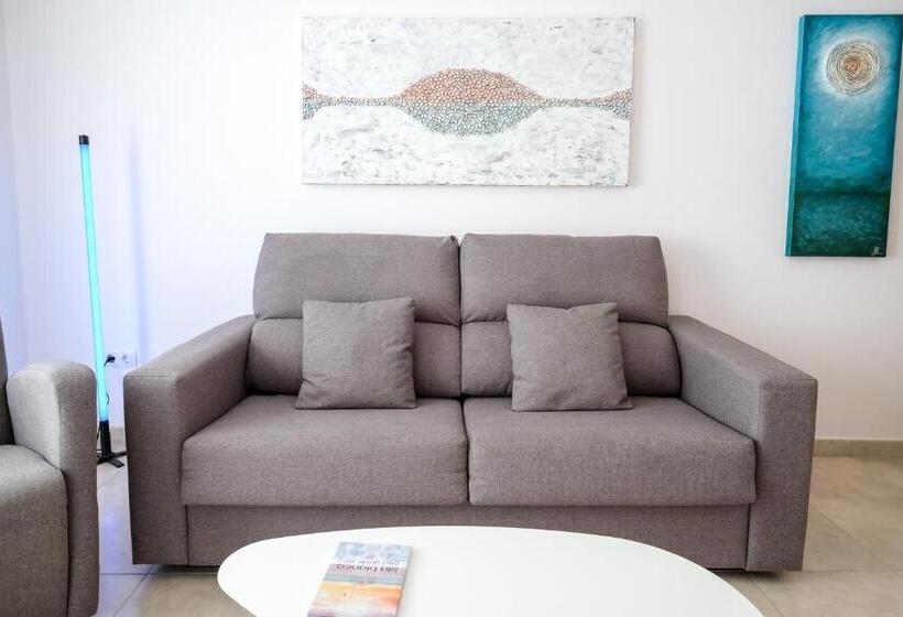 דירת שלושה חדרים, Sal Mar Suites