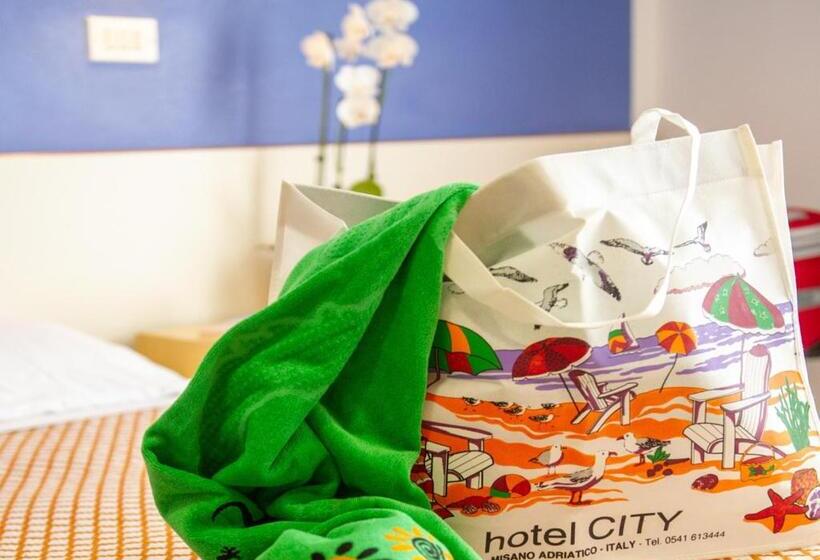 Quarto Estandar com Sacada, City