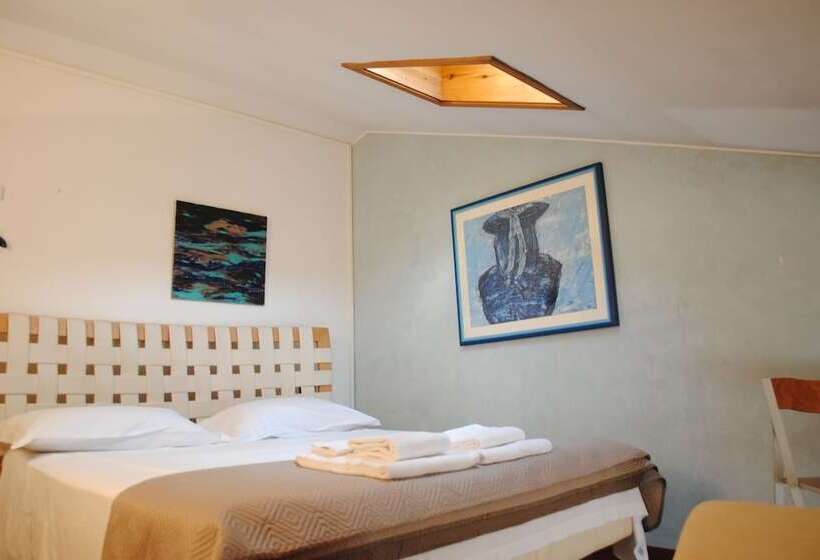 اتاق استاندارد با سرویس بهداشتی مشترک, Dreaming Arena Rooms