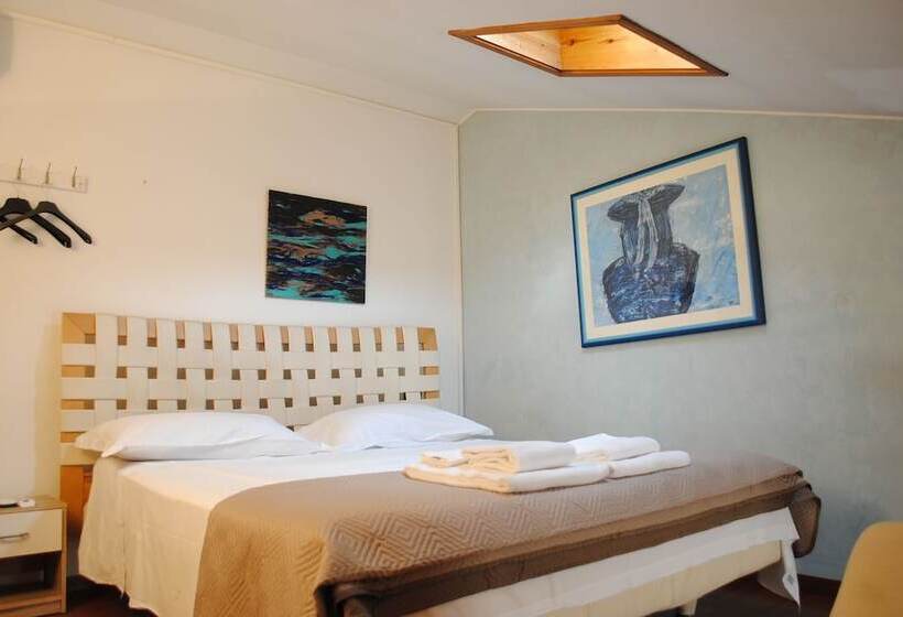 اتاق استاندارد با سرویس بهداشتی مشترک, Dreaming Arena Rooms