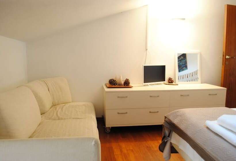 اتاق استاندارد با سرویس بهداشتی مشترک, Dreaming Arena Rooms