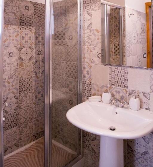اتاق استاندارد چهار تخته, Villa Teresa