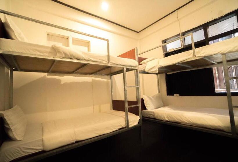 Кровать в Общей Комнате, Y Not Laos Hostel
