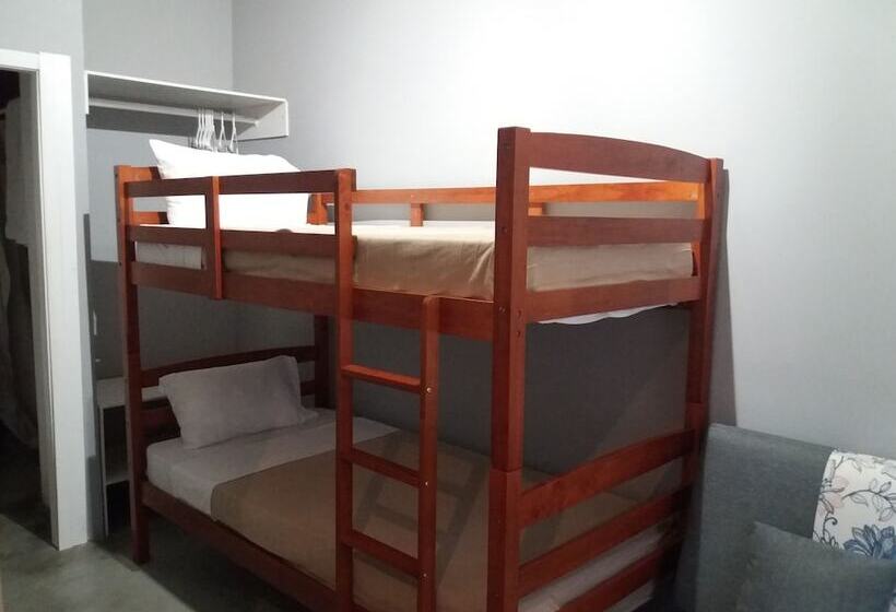 סטודיו בסיסי, Liv Inn Guest House
