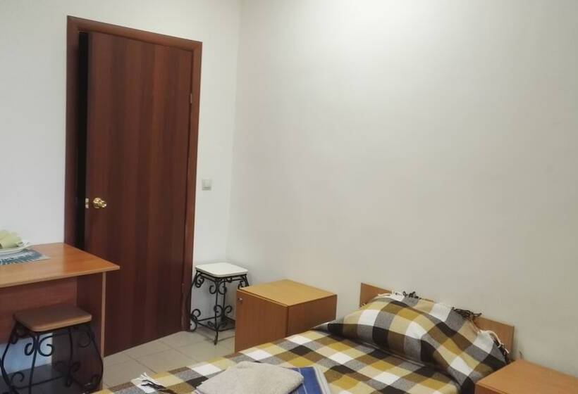 标准三人间, Admiral Hotel   Hostel