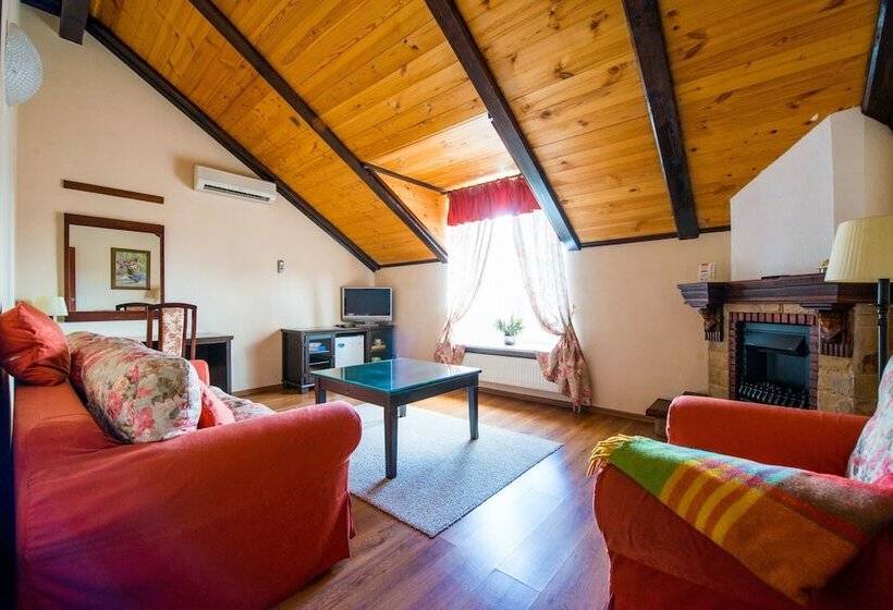 سوییت, Guest House Konyushenniy Dvor