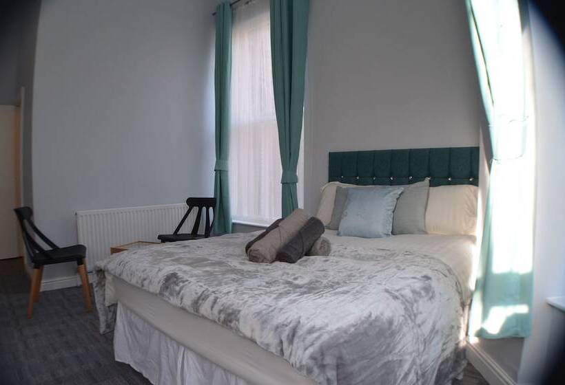 Номер Стандарт, Queens Guesthouse Manchester