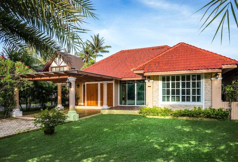 Вилла 3 Спальни с Бассейном, Fisherman Way Beach Villa