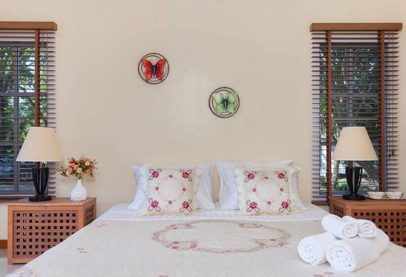 Вилла 4 Спальни, Fisherman Way Beach Villa