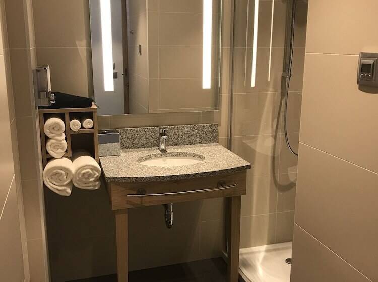 اتاق استاندارد با چشم‌انداز, Hampton By Hilton Gdansk Old Town