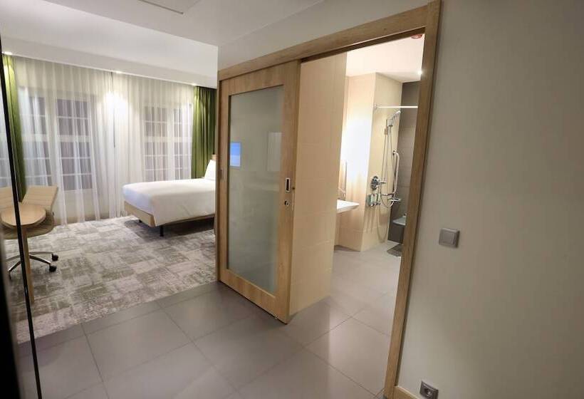 اتاق خانوادگی تودرتو, Hampton By Hilton Gdansk Old Town