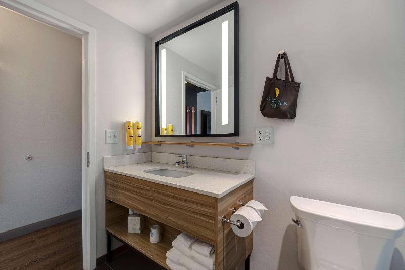 标准间, Holiday Inn Express & Suites Tulsa South   Woodland Hills, An Ihg