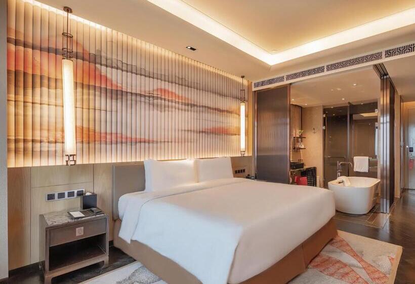 اتاق استاندارد با تخت بزرگ, Hualuxe Wuhu, An Ihg