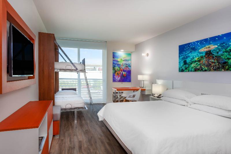 스탠다드 룸 킹사이즈 침대, Maritime Fort Lauderdale Cruise Port