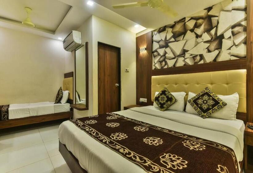 Трехместный Номер Deluxe, Guest Inn Residency
