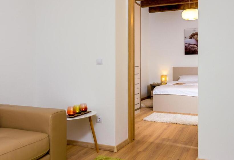 سوییت جونیور, Casa Nicolae Luxury Suites