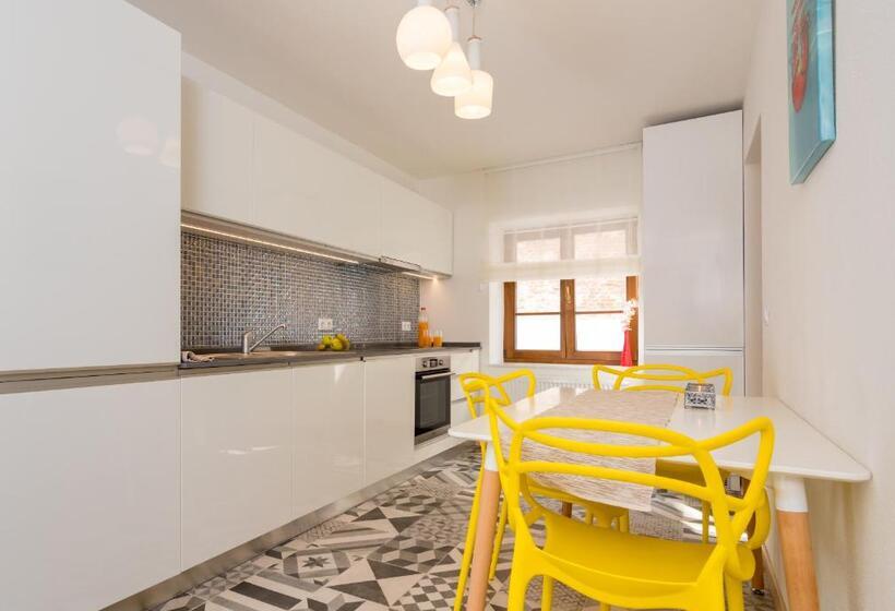 سوییت لوکس, Casa Nicolae Luxury Suites