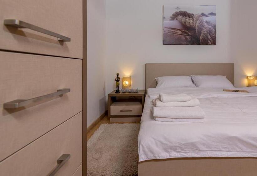 سوییت جونیور, Casa Nicolae Luxury Suites