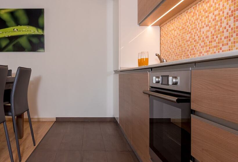 سوییت لوکس, Casa Nicolae Luxury Suites