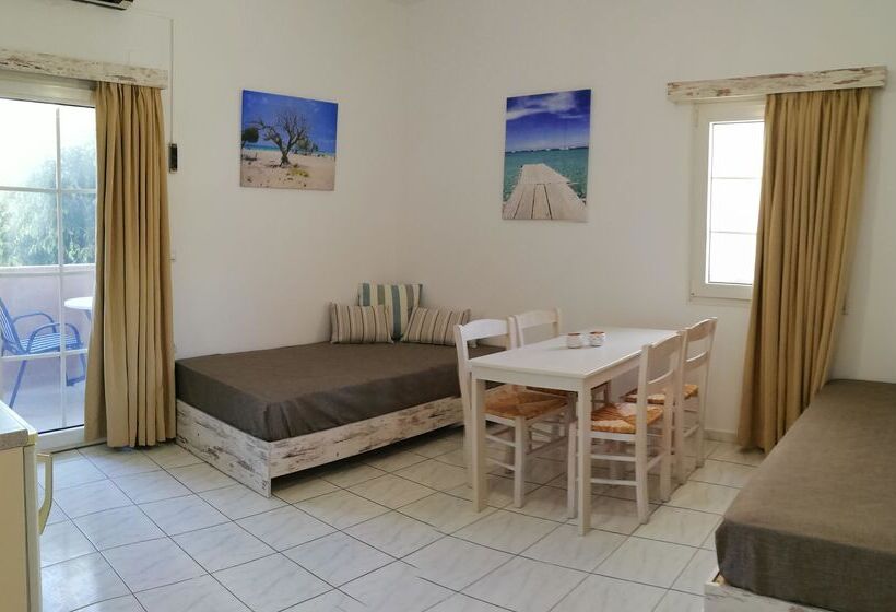 Полулюкс, Evina Rooms & Suites