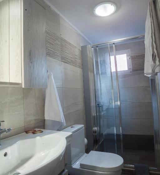Полулюкс, Evina Rooms & Suites