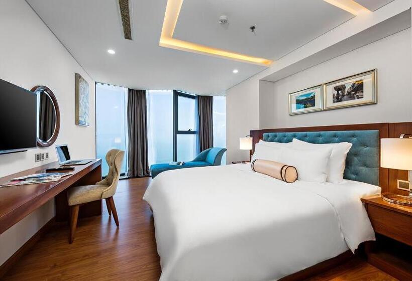 1 Bedroom Apartment Sea View, Paris Deli Danang Beach