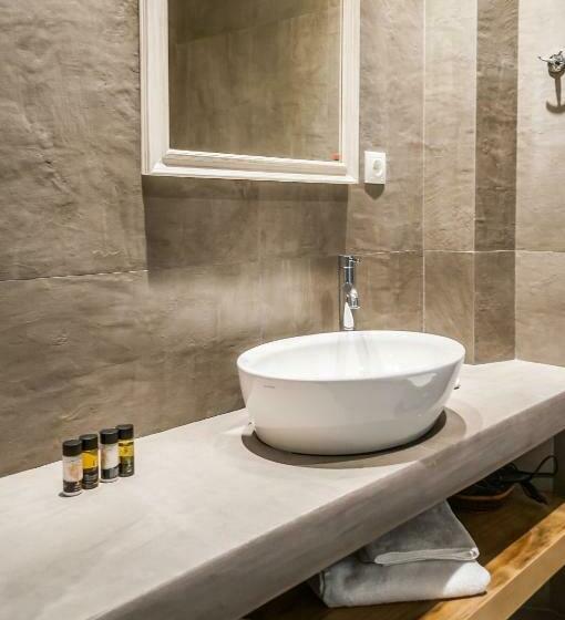 Полулюкс Повышенной Комфортности, Vilos Suites