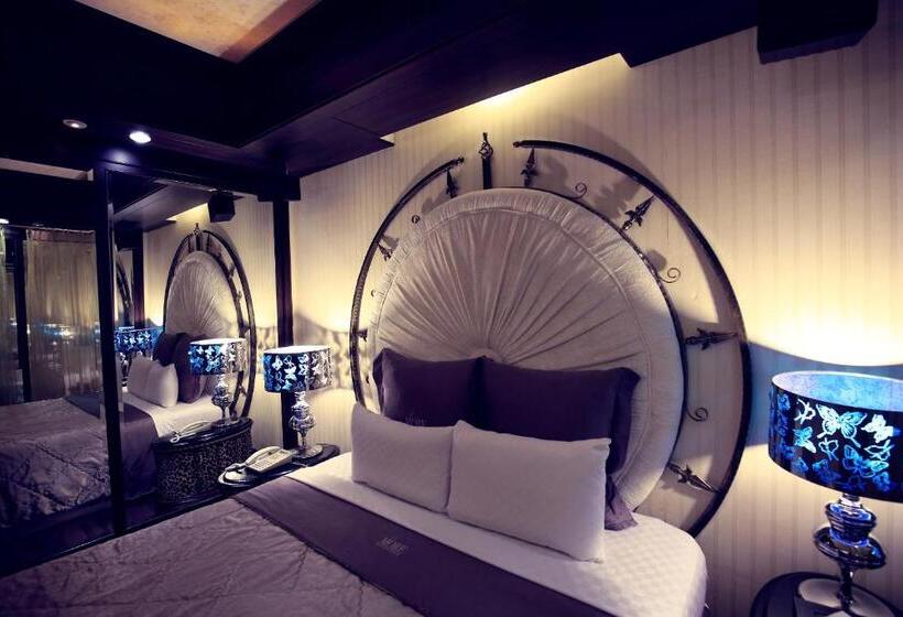 اتاق لوکس, I More Motel