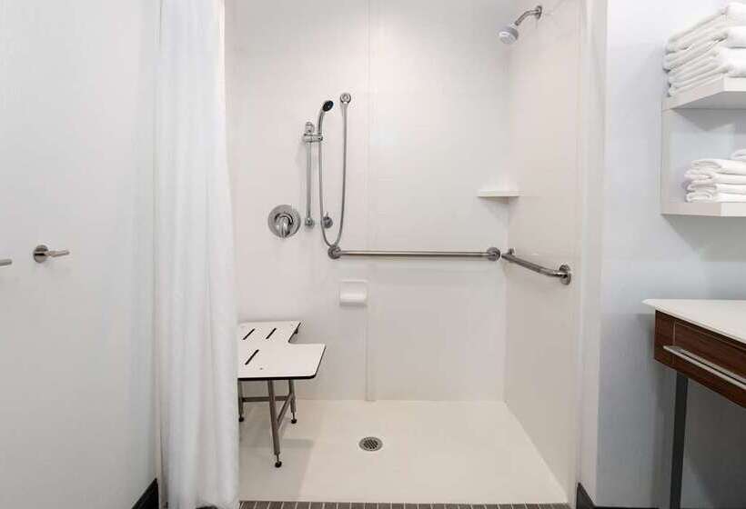 Стандартный Номер Кровать Кинг, Hampton Inn Brooklyn Park