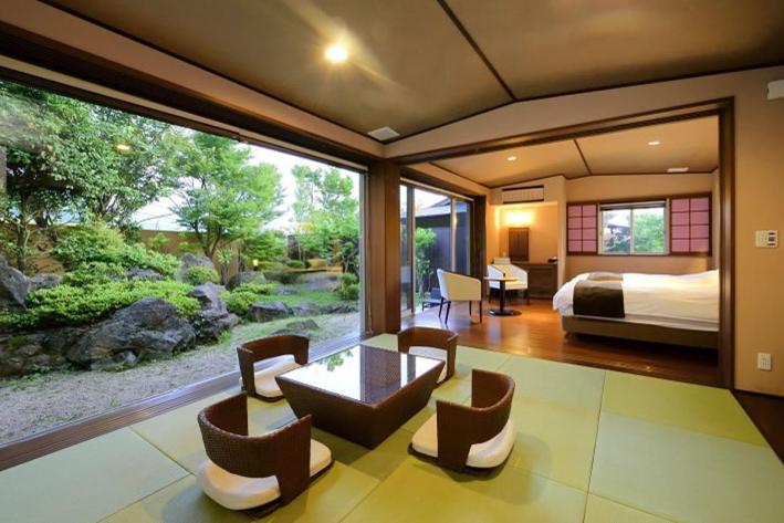Quarto Estandar, Okuyado Buaiso