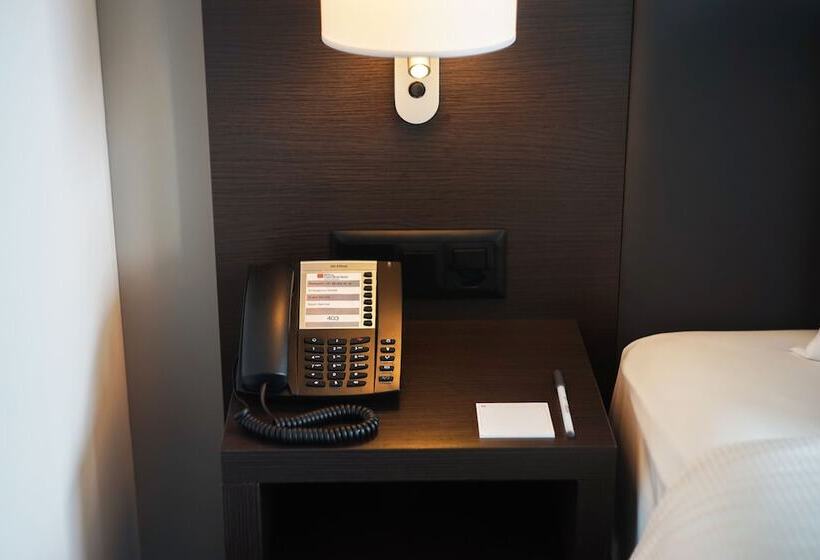 Номер Стандарт, Hilton Garden Inn Zurich Limmattal