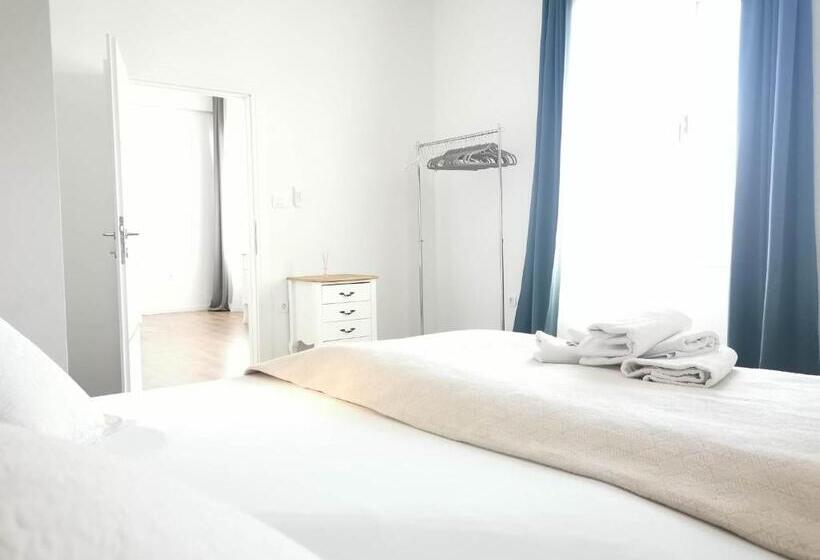 Apartament 2 Dormitoare, 48 Rooms Split