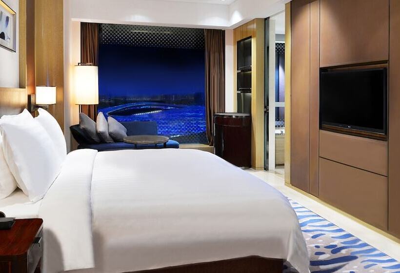 Номер Премиум, Crowne Plaza Dalian Sports Center, An Ihg