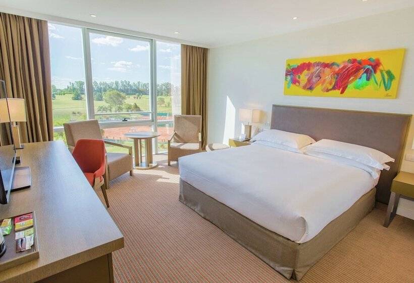 Номер Deluxe, Hilton Pilar